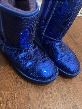 Women’s UGG Blue Sequin Boots Size 7 Excellent Condition